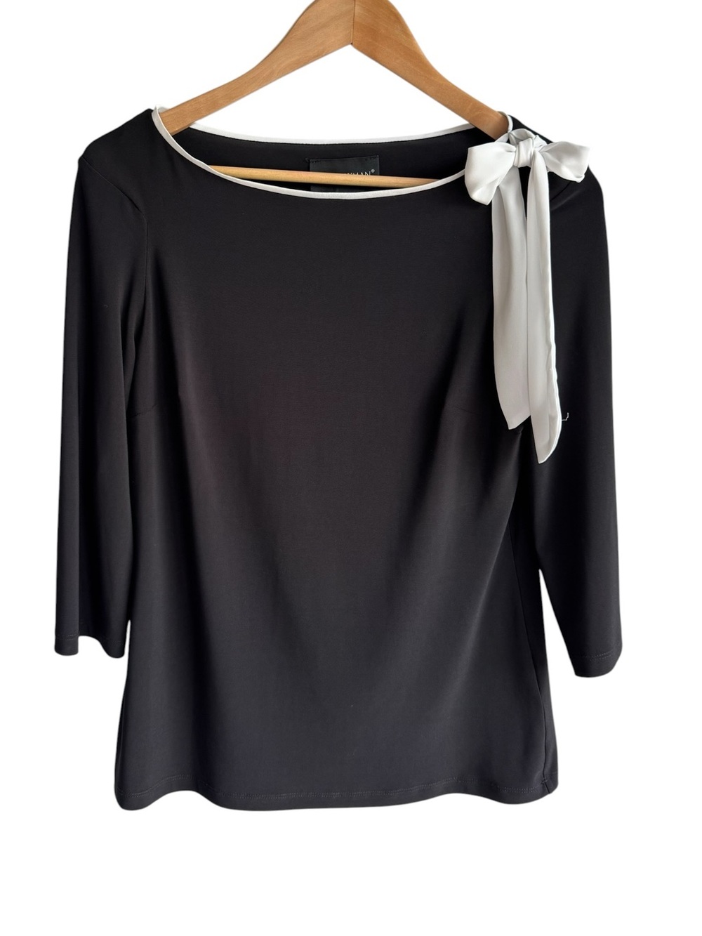 Frank Lyman Slinky Black Top 6 White Bow Accent Classy Cocktail Evening Resort